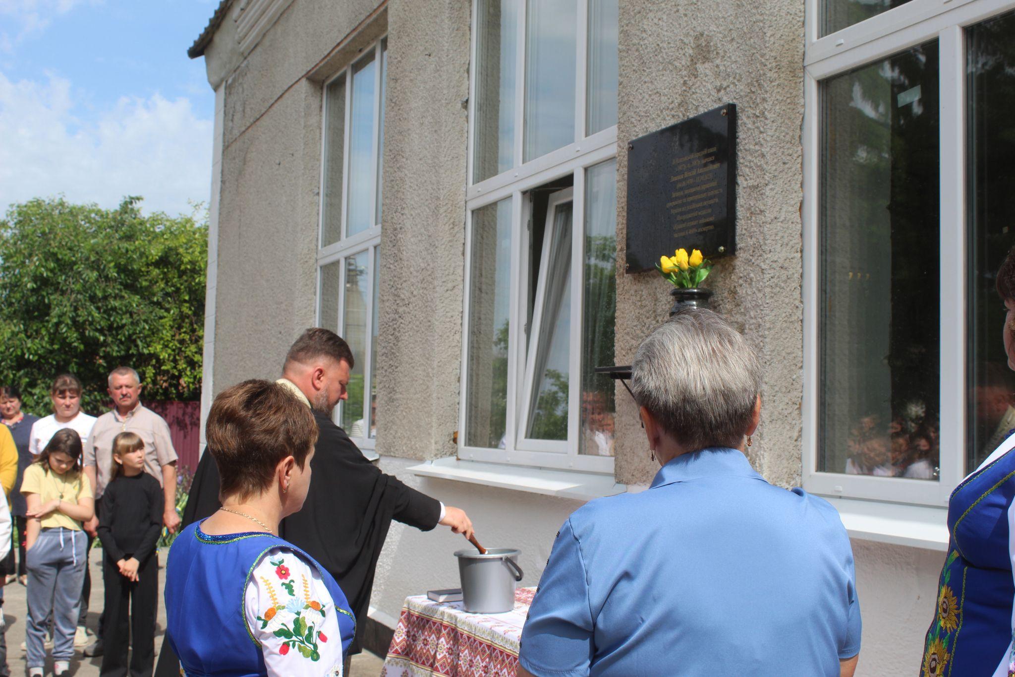 Новини Козятина - фото з «Віталій прийшов в ліцей з квітами. Тривога була, але не думала що бачимось востаннє»