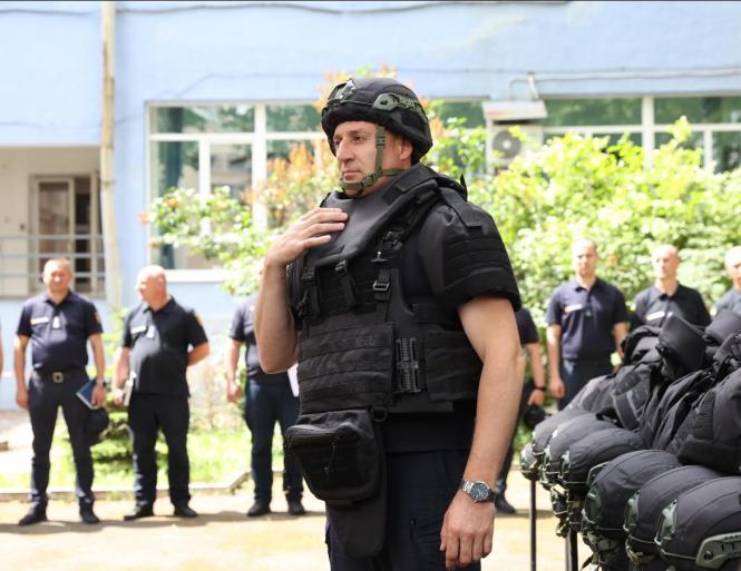 Новини Вінниці - фото з Рятувальникам Вінниччини передали бронежилети та каски