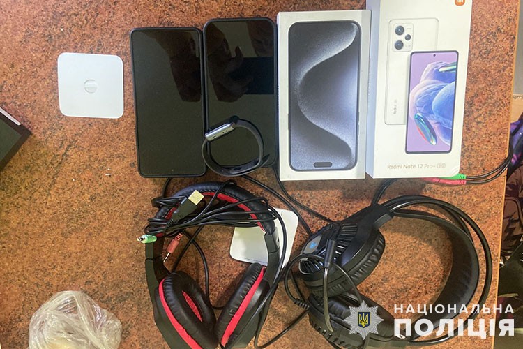 Новини Тернополя - фото з Вінничанин приїхав на лікування в Тернопіль і втратив 250 тисяч гривень з свого рахунку На зображенні може бути: телефон, цифровий аудіопрогравач, контролер та текст