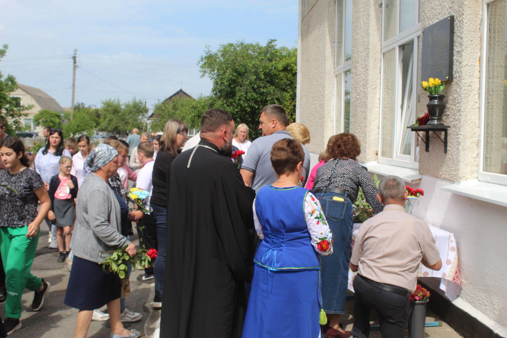 Новини Козятина - фото з «Віталій прийшов в ліцей з квітами. Тривога була, але не думала що бачимось востаннє»