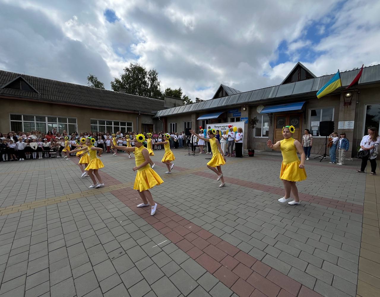 Новини Тернополя - фото з У школах Тернополя пролунав останній дзвоник: репортаж зі свята