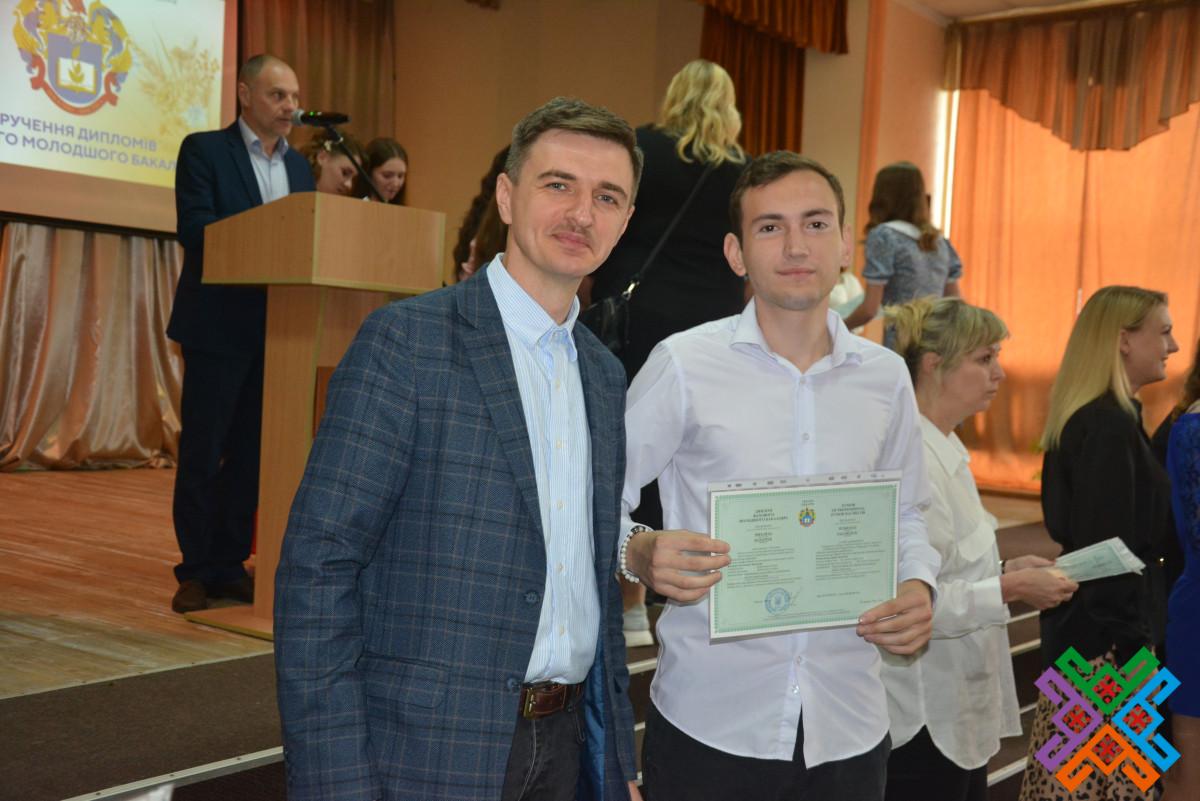 Новини Хмельницького - фото з У Хмельницькій гуманітарно-педагогічній академії відбувся випуск бакалаврів (ФОТО)