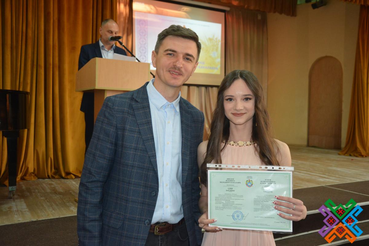 Новини Хмельницького - фото з У Хмельницькій гуманітарно-педагогічній академії відбувся випуск бакалаврів (ФОТО)