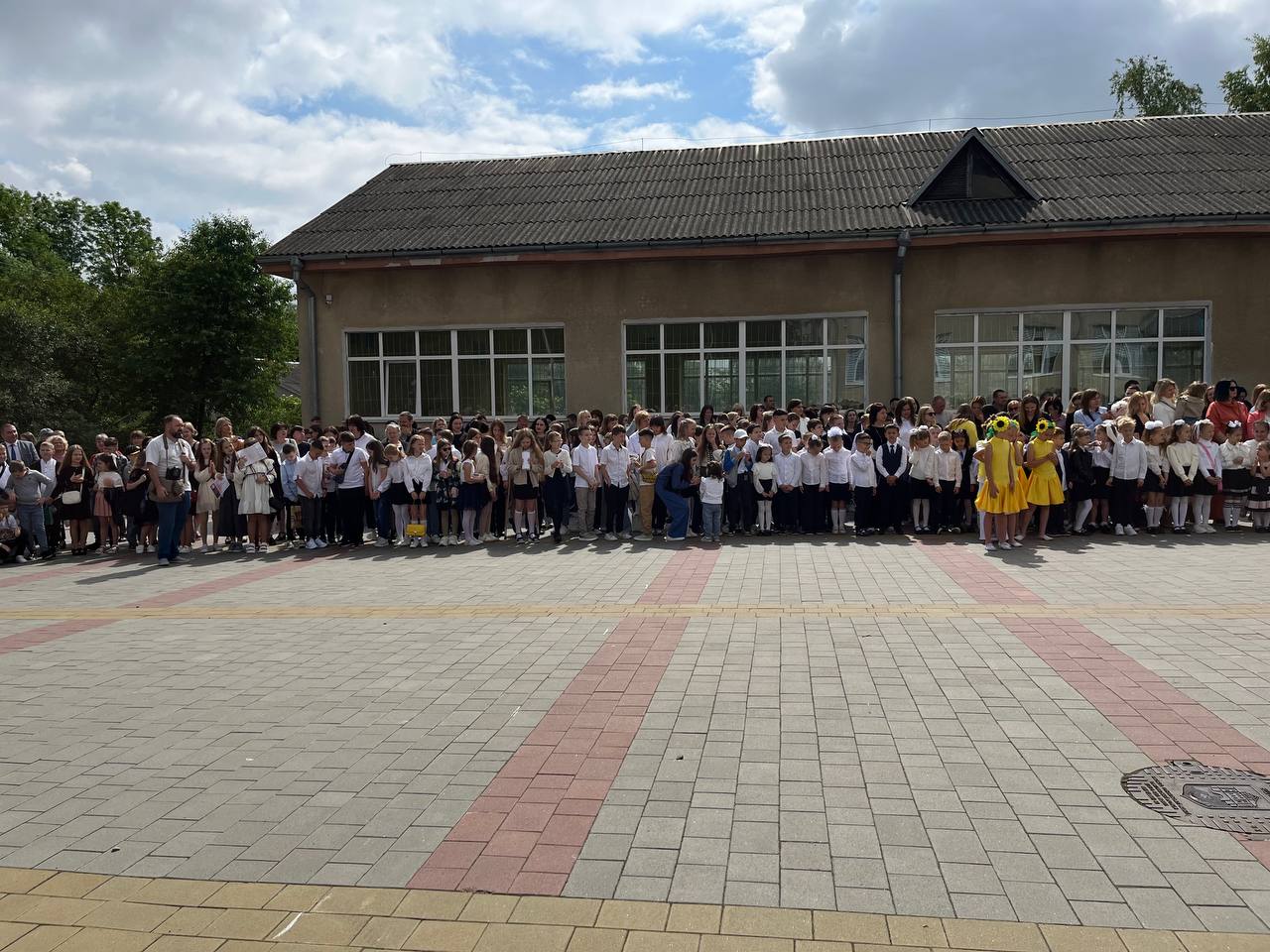 Новини Тернополя - фото з У школах Тернополя пролунав останній дзвоник: репортаж зі свята