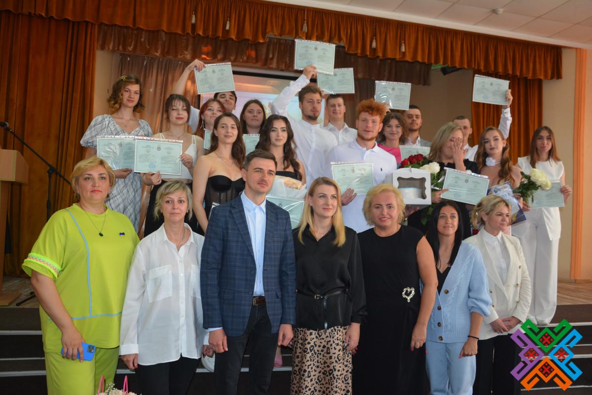 Новини Хмельницького - фото з У Хмельницькій гуманітарно-педагогічній академії відбувся випуск бакалаврів (ФОТО)