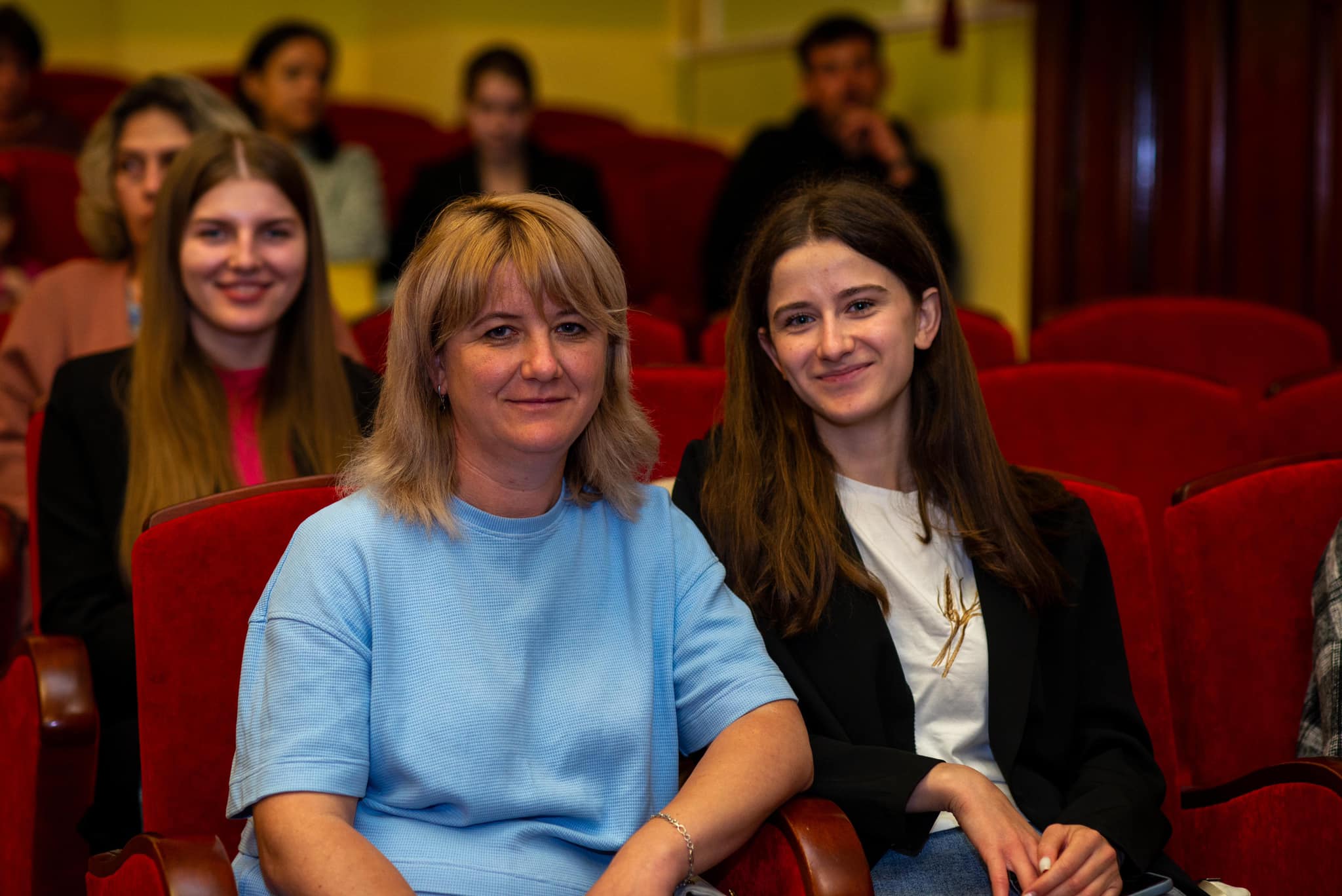 На зображенні може бути: 6 людей