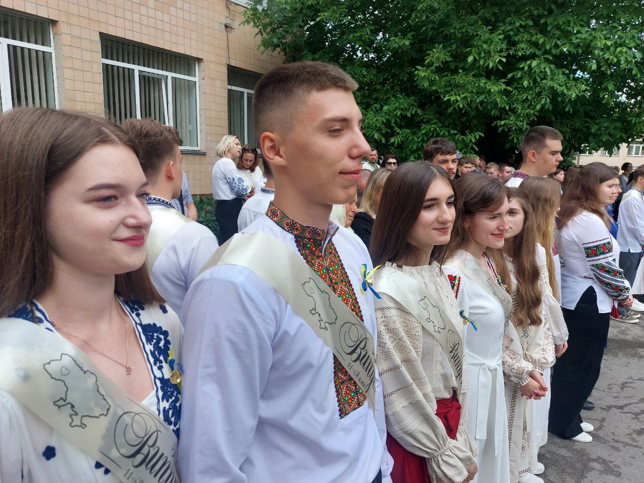 Новини Тернополя - фото з У школах Тернополя пролунав останній дзвоник: репортаж зі свята