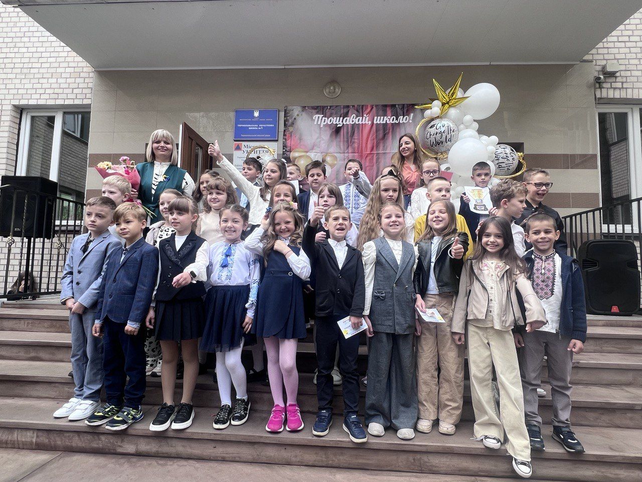Новини Тернополя - фото з У школах Тернополя пролунав останній дзвоник: репортаж зі свята