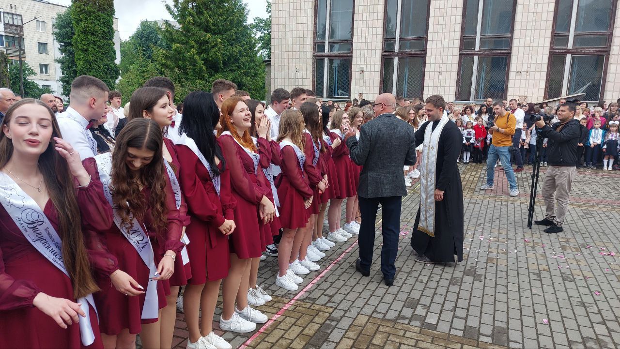 Новини Тернополя - фото з У школах Тернополя пролунав останній дзвоник: репортаж зі свята