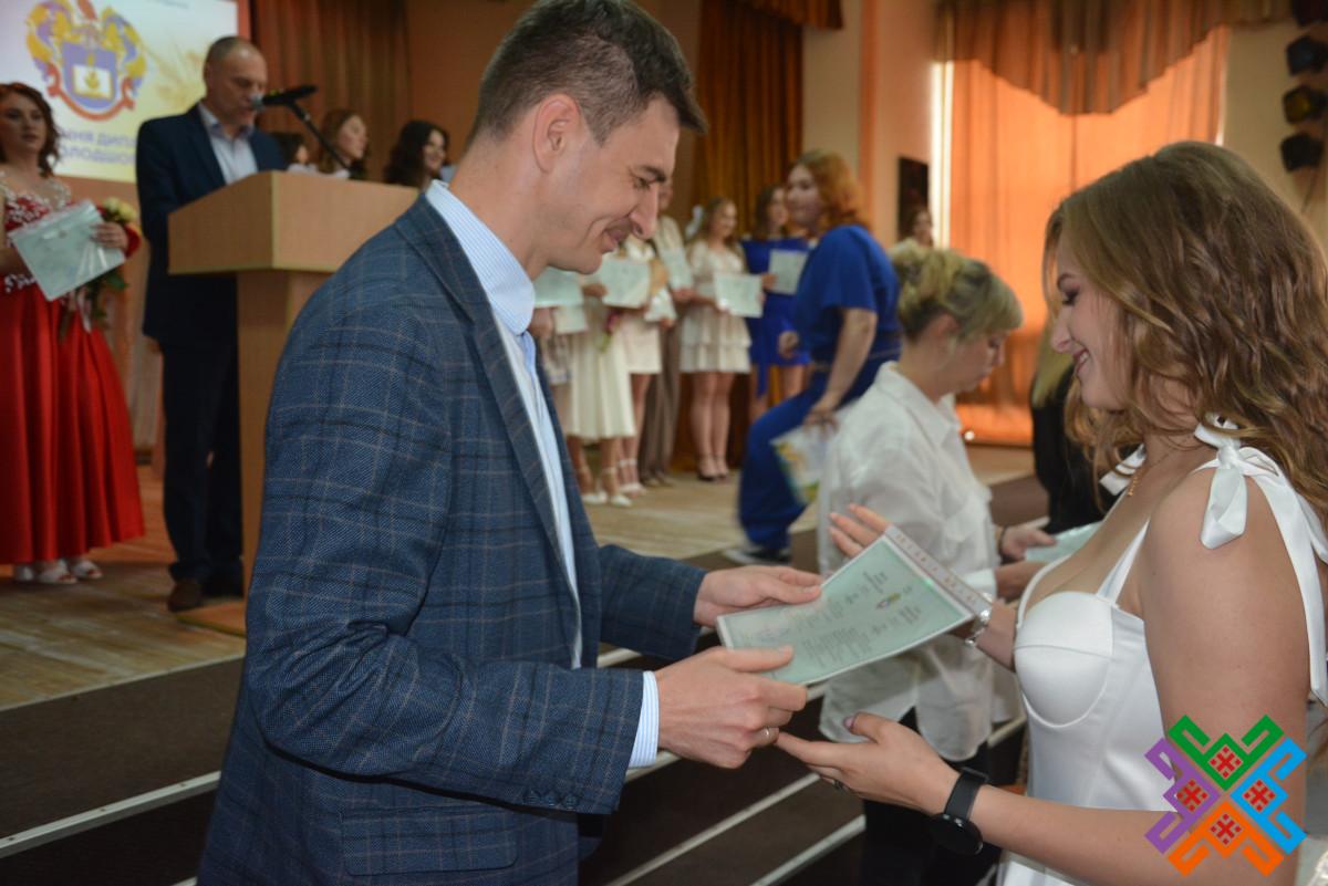 Новини Хмельницького - фото з У Хмельницькій гуманітарно-педагогічній академії відбувся випуск бакалаврів (ФОТО)