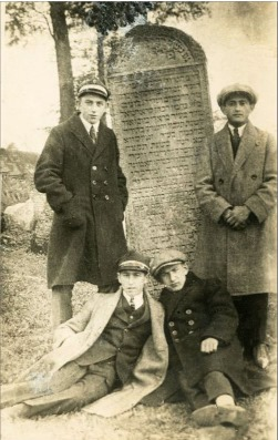 Новини Тернополя - фото з Будинок  на людських останках: історія старого єврейського кладовища у Тернополі