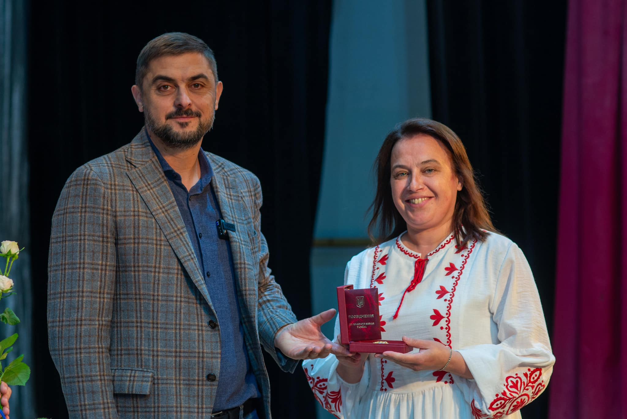 На зображенні може бути: 2 людини та текст