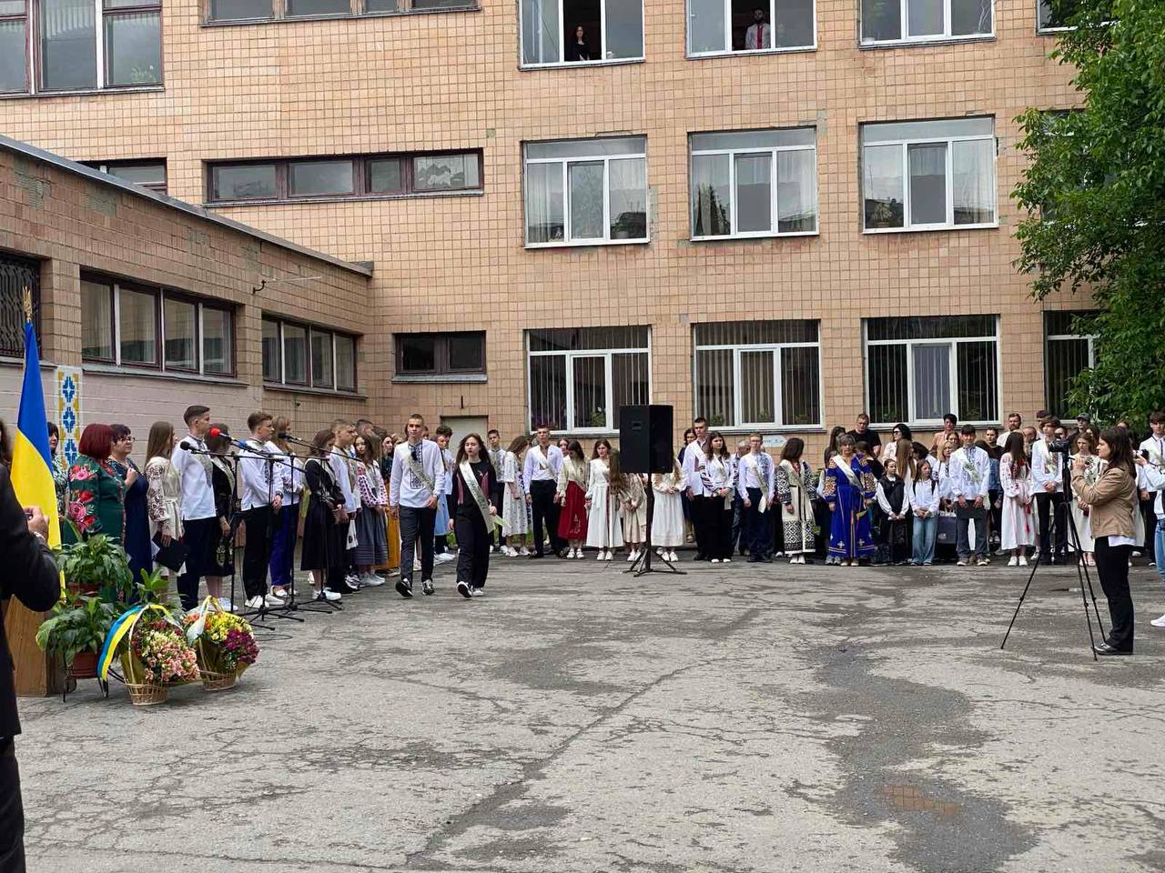 Новини Тернополя - фото з У школах Тернополя пролунав останній дзвоник: репортаж зі свята