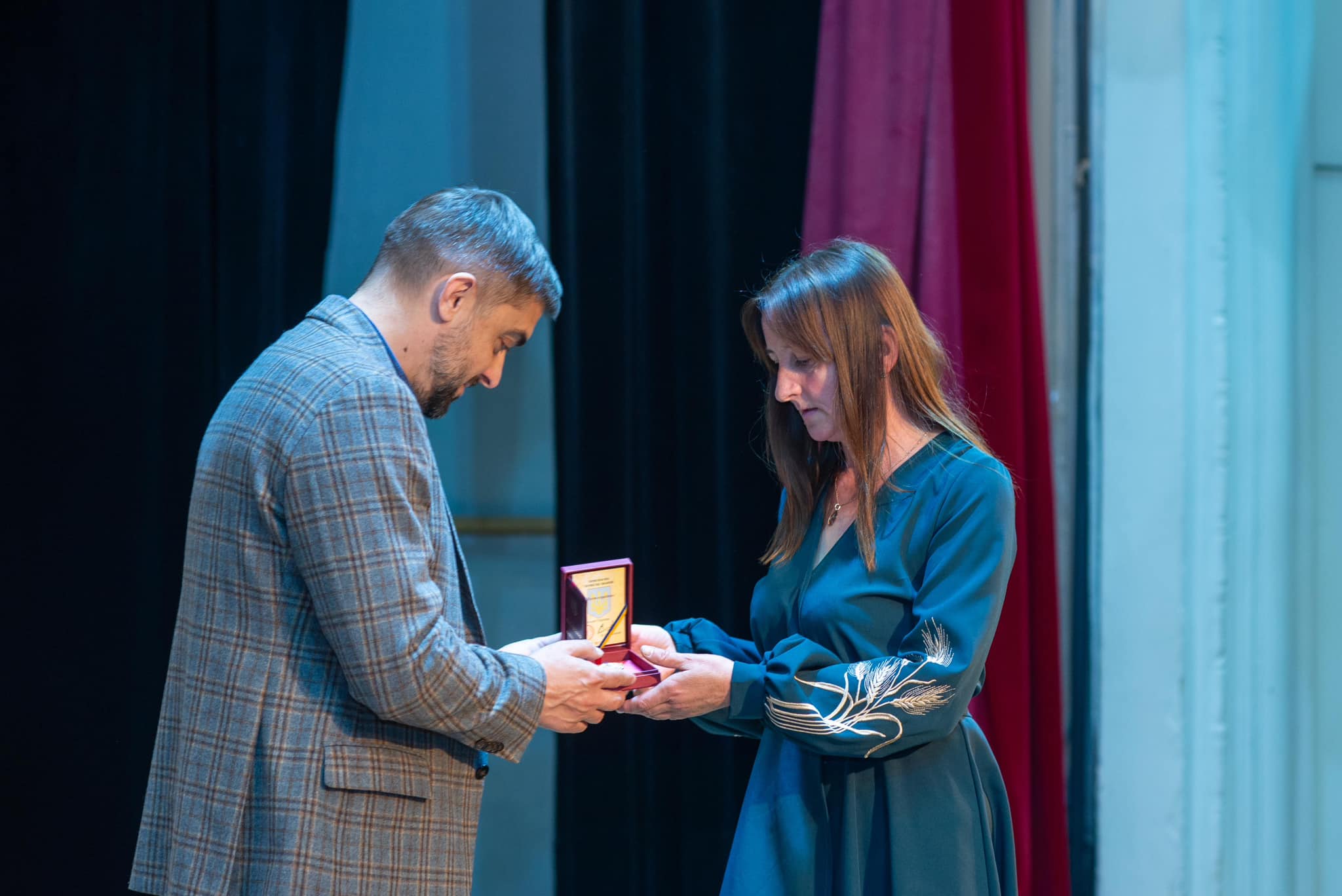 На зображенні може бути: 2 людини