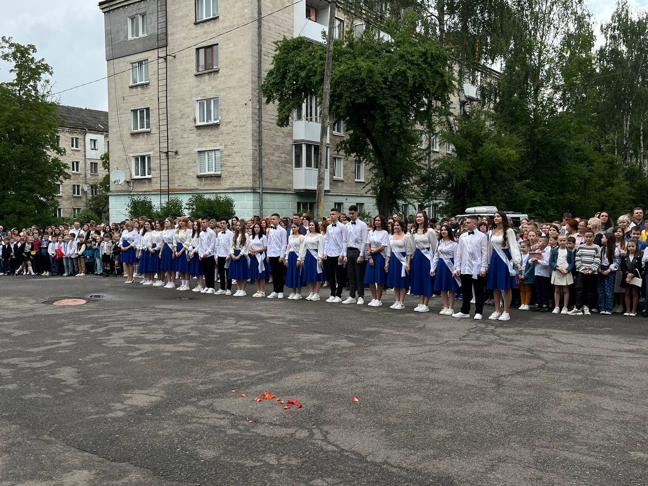 Новини Тернополя - фото з У школах Тернополя пролунав останній дзвоник: репортаж зі свята