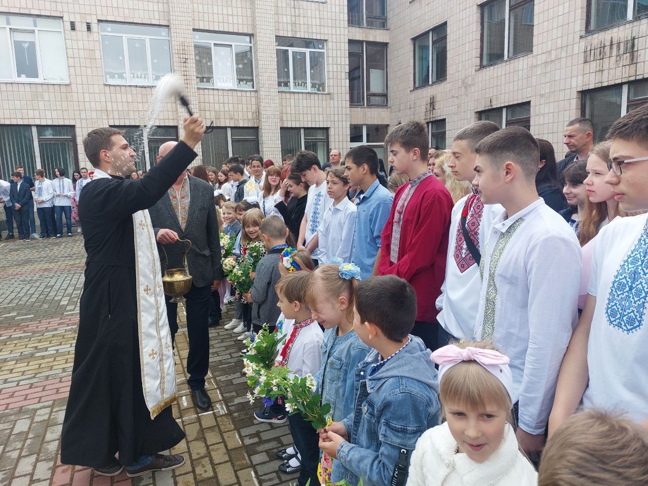 Новини Тернополя - фото з У школах Тернополя пролунав останній дзвоник: репортаж зі свята