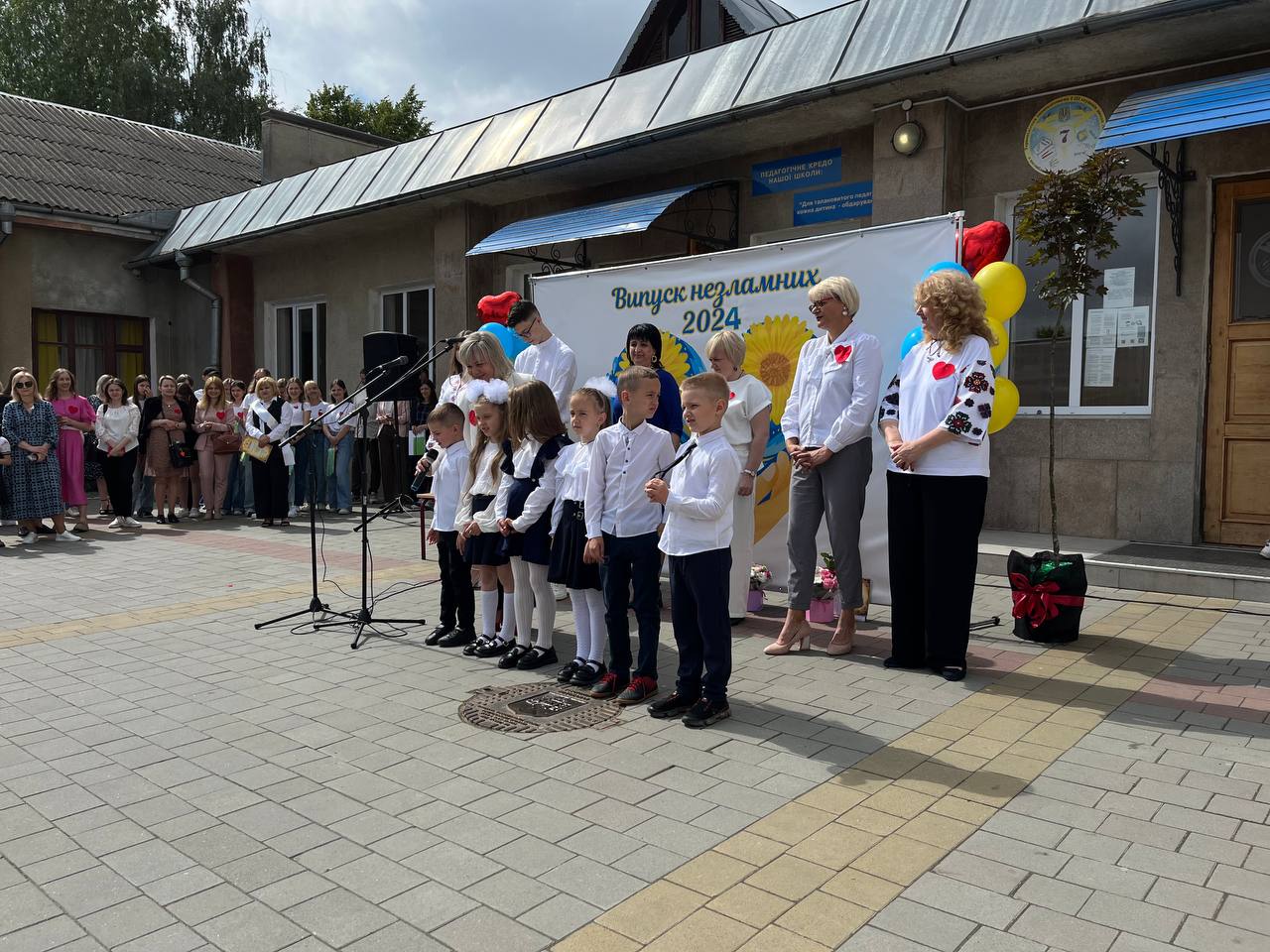 Новини Тернополя - фото з У школах Тернополя пролунав останній дзвоник: репортаж зі свята