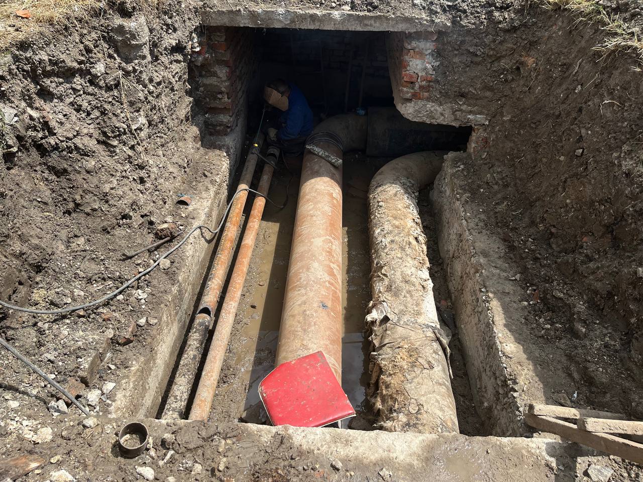 Новини Тернополя - фото з На «Дружбі» розрили частину скверу: що там роблять?