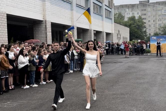 Новини Вінниці - фото з ТОП важливих новин на «20 хвилин» від 27 травня по 3 червня, які ви могли пропустити Якими були прощальний вальс і останній дзвоник у найбільшій школі Вінниччини — ліцеї №27