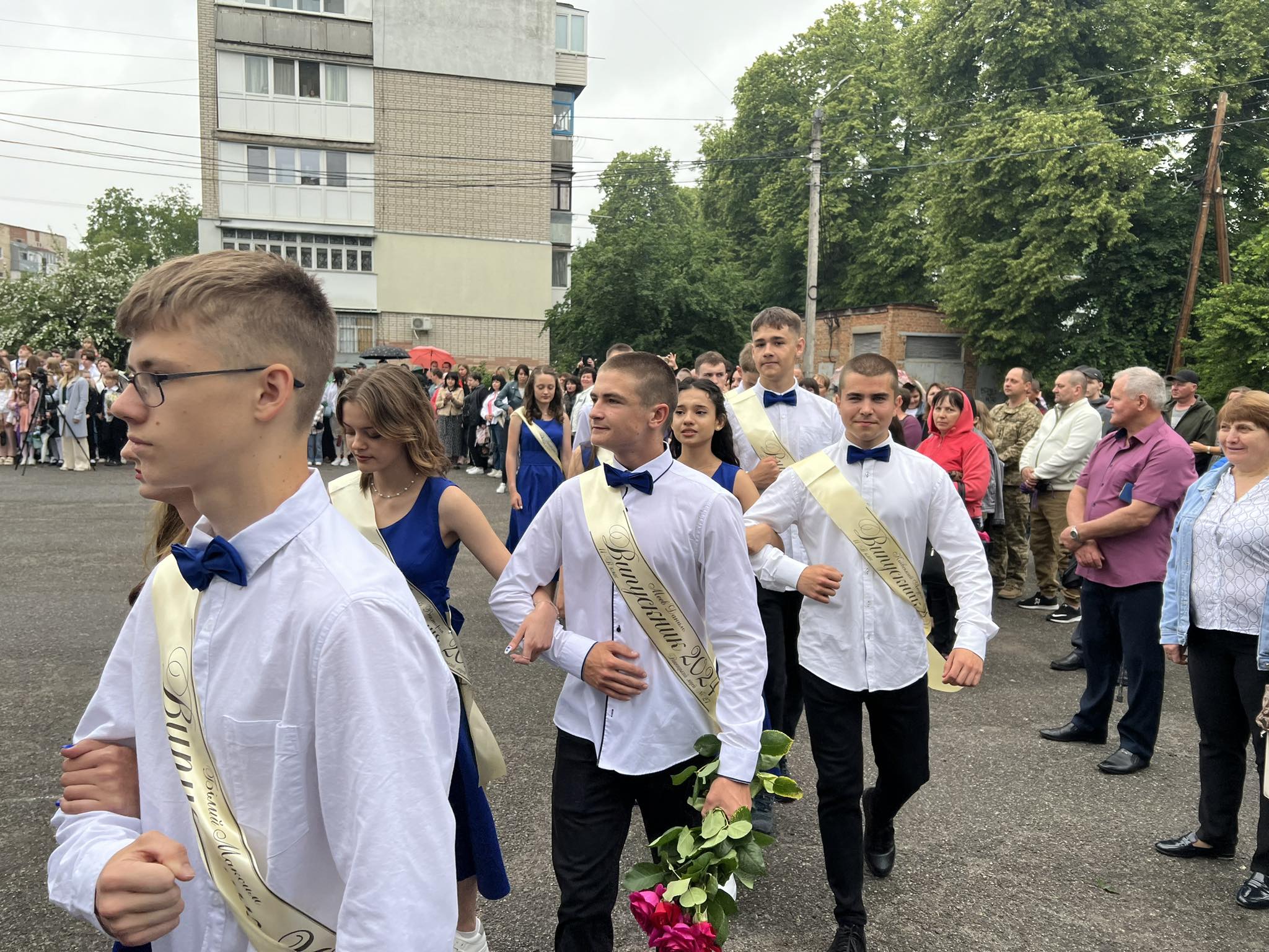 Новини Вінниці - фото з Якими були прощальний вальс і останній дзвоник у найбільшій школі Вінниччини — ліцеї №27