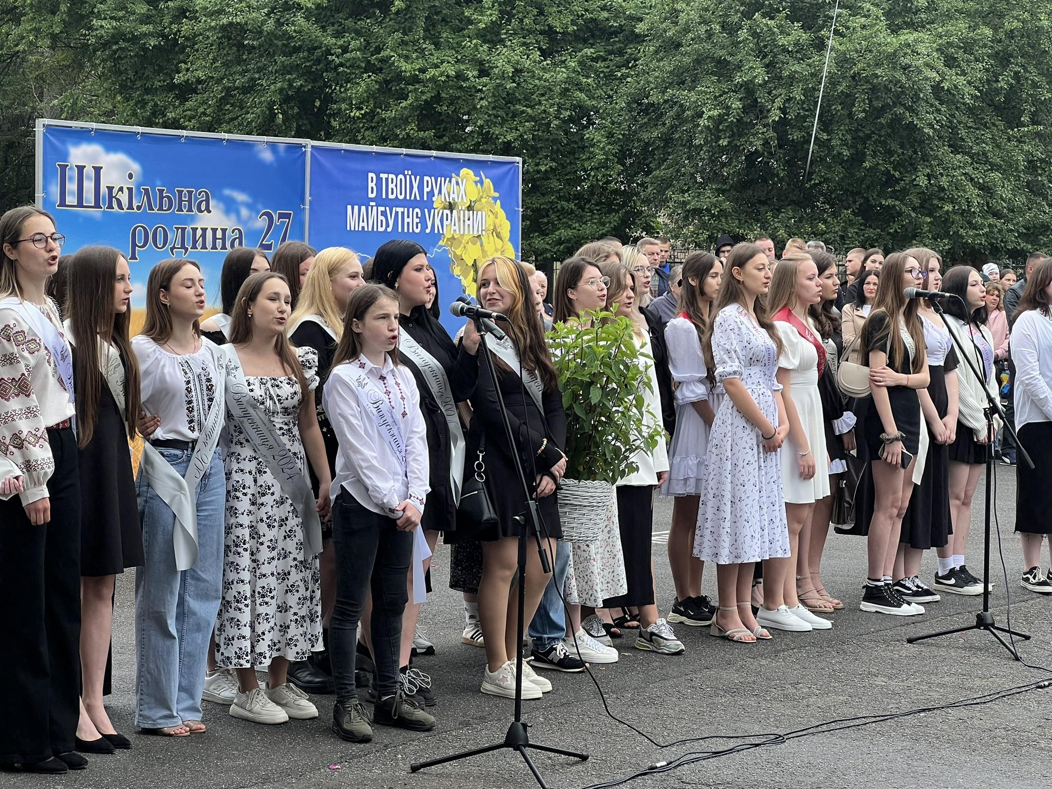 Новини Вінниці - фото з Якими були прощальний вальс і останній дзвоник у найбільшій школі Вінниччини — ліцеї №27