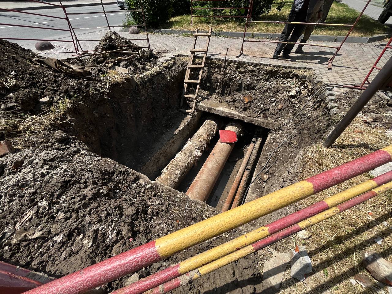 Новини Тернополя - фото з На «Дружбі» розрили частину скверу: що там роблять?