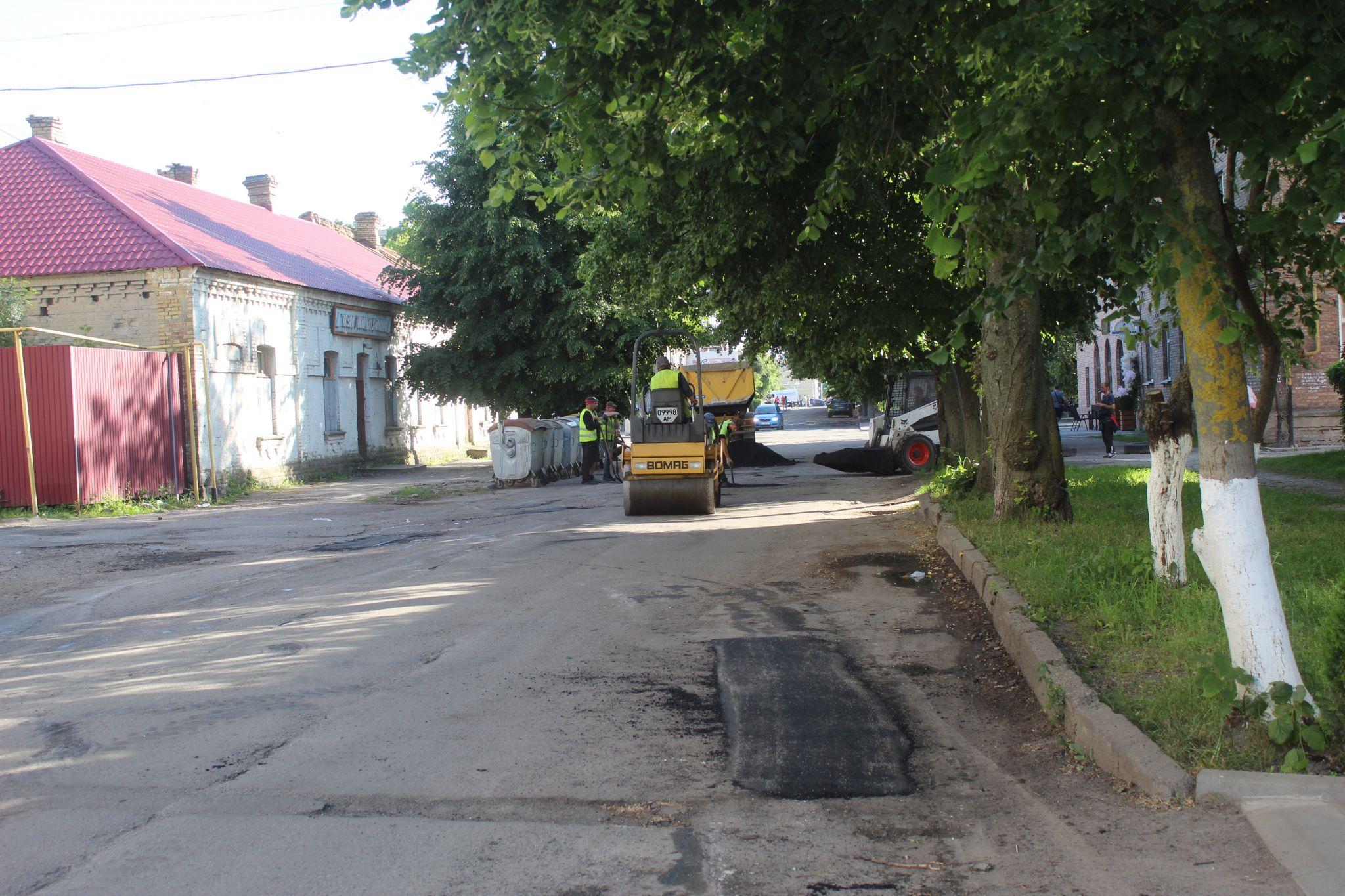 Новини Козятина - фото з Яма з водою на вулиці Грушевського не вписалася в 645 м.кв ремонту