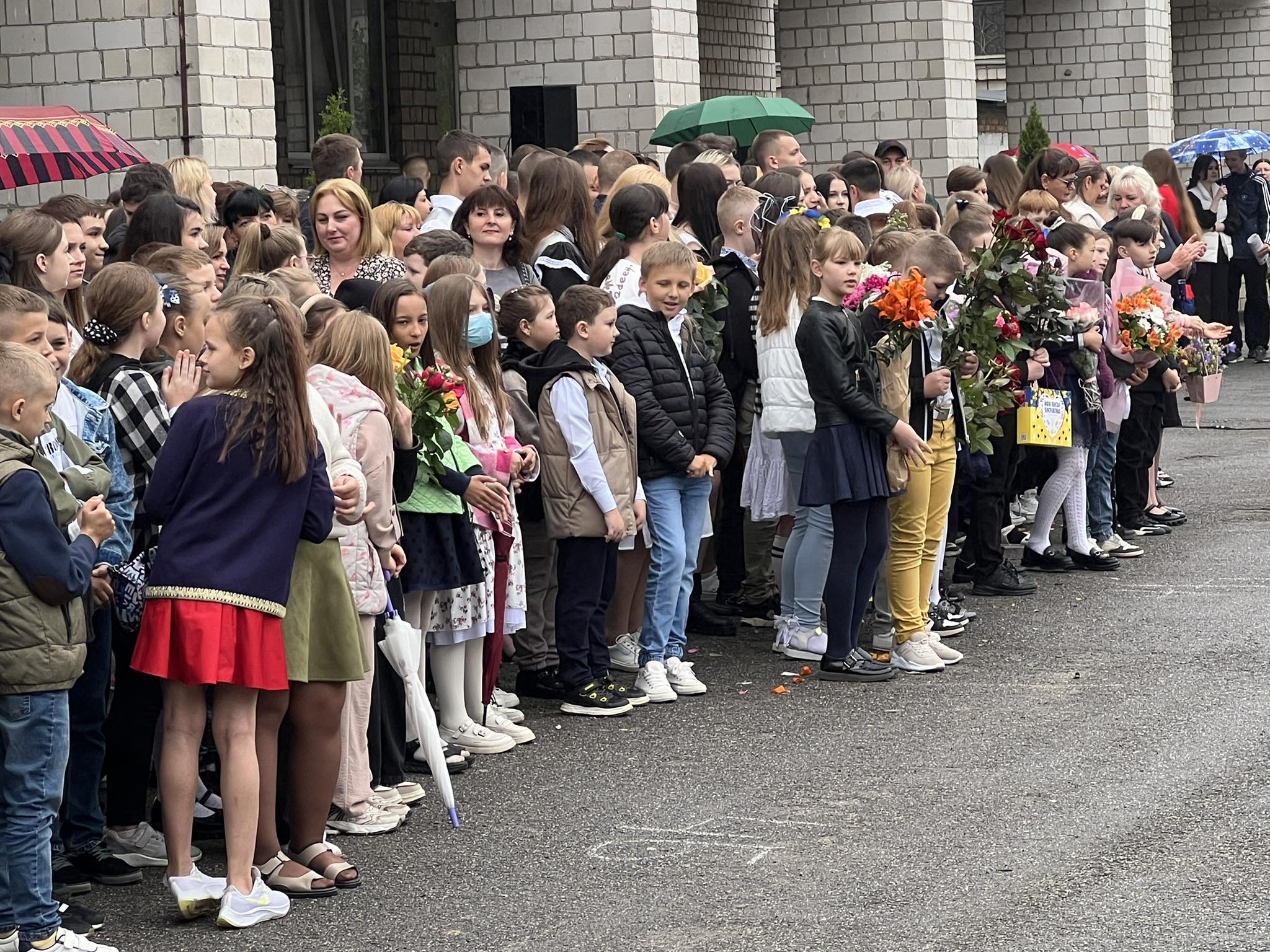 Новини Вінниці - фото з Якими були прощальний вальс і останній дзвоник у найбільшій школі Вінниччини — ліцеї №27