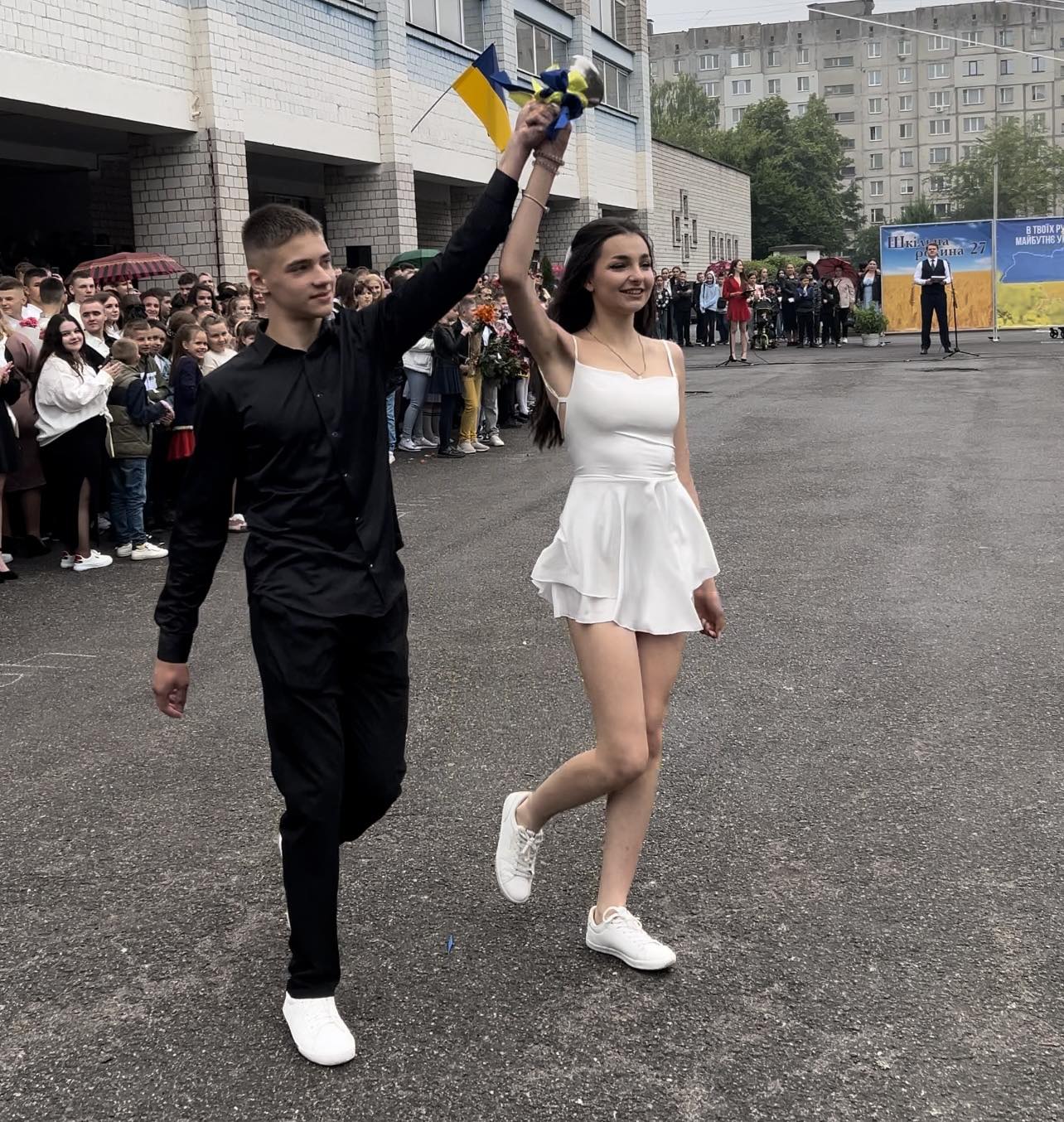 Новини Вінниці - фото з Якими були прощальний вальс і останній дзвоник у найбільшій школі Вінниччини — ліцеї №27