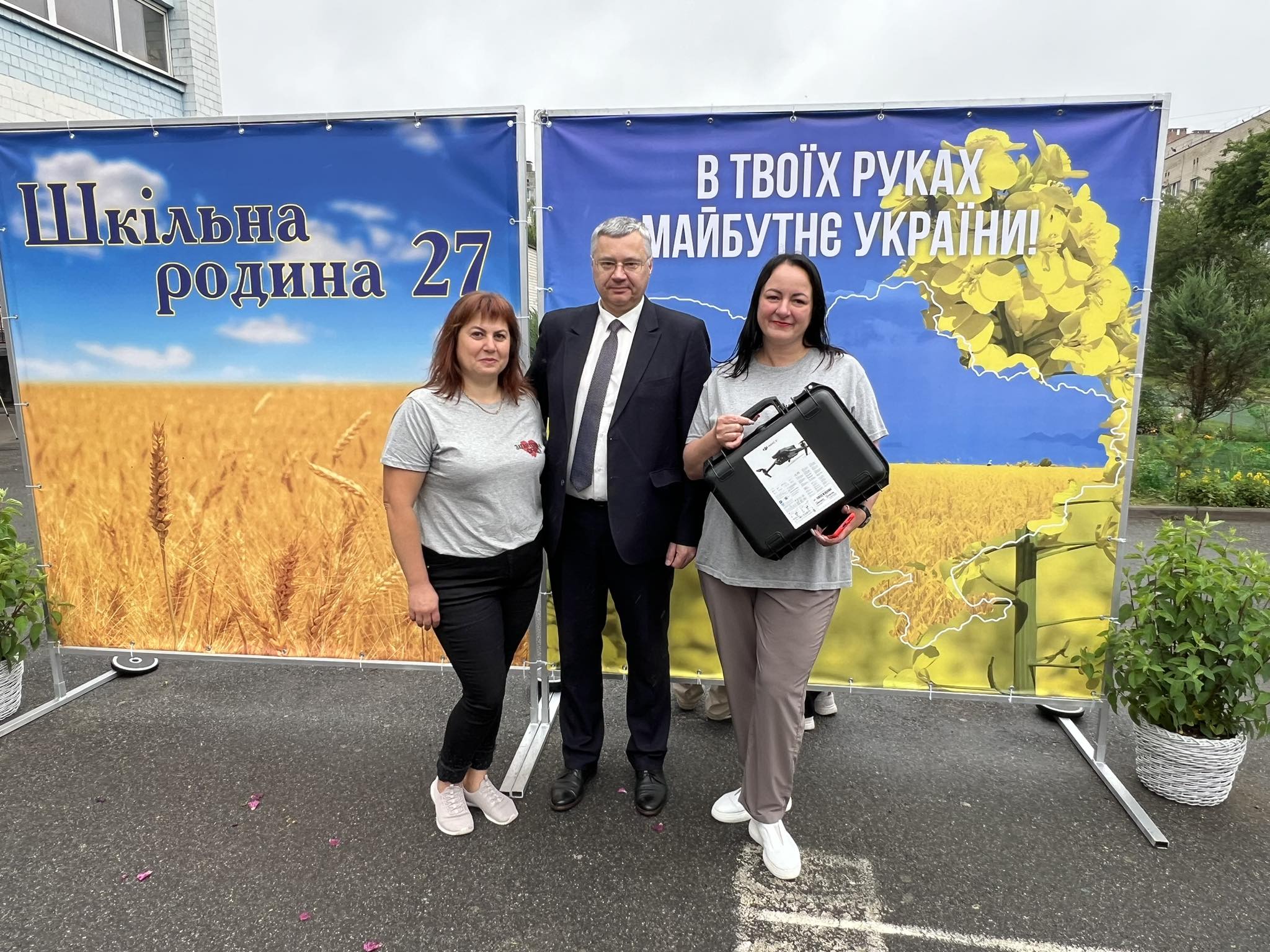 Новини Вінниці - фото з Якими були прощальний вальс і останній дзвоник у найбільшій школі Вінниччини — ліцеї №27