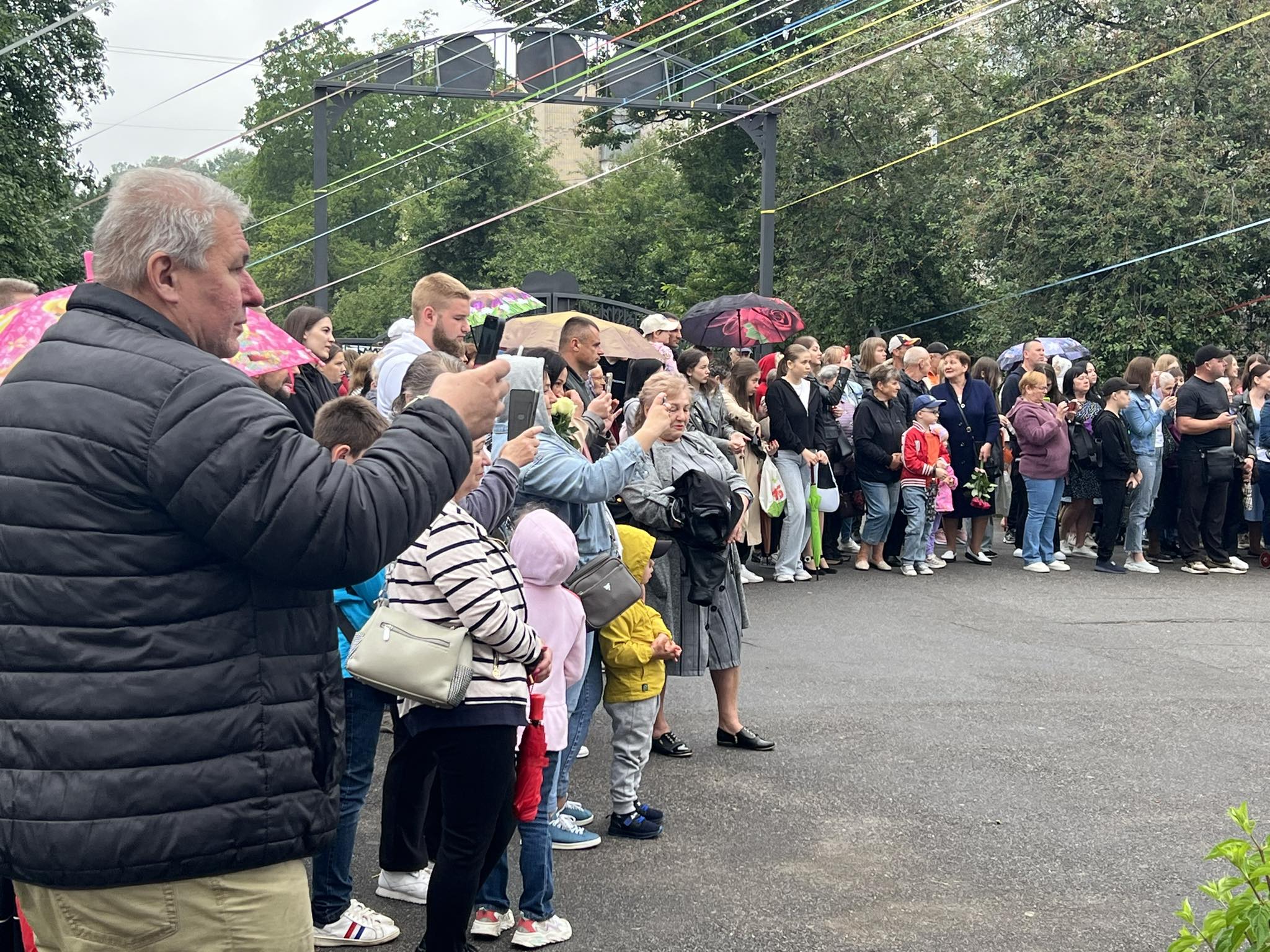 Новини Вінниці - фото з Якими були прощальний вальс і останній дзвоник у найбільшій школі Вінниччини — ліцеї №27