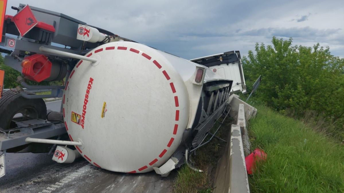 Новини Тернополя - фото з На об’їзній біля Мишкович перекинулась фура з 30 тоннами пального