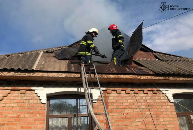 Новини Вінниці - фото з У Іллінцях через коротке замикання електромережі горів будинок