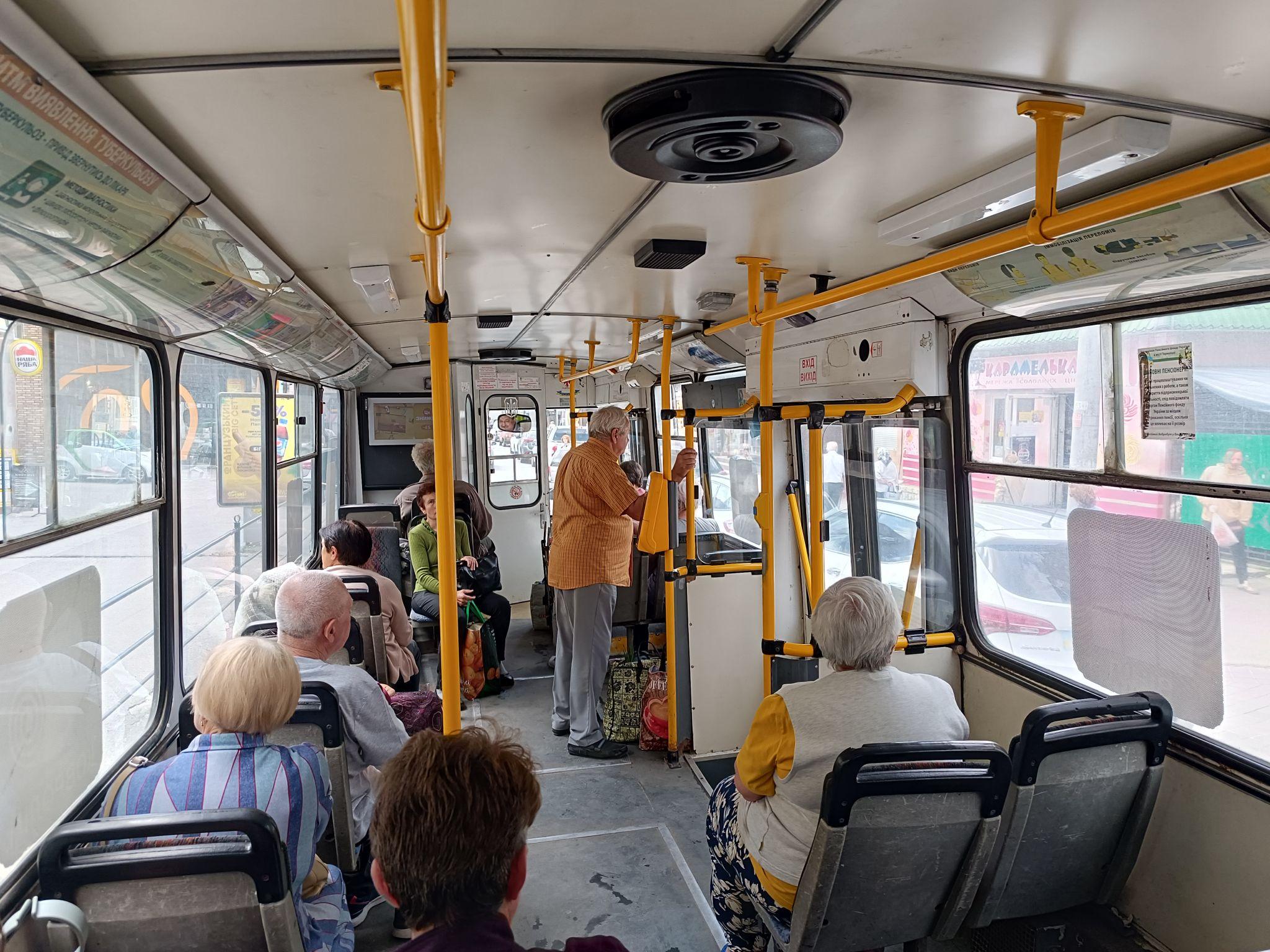Новини Тернополя - фото з Усі тролейбуси тепер без кондукторів: «20 хвилин» перевірили, як це працює