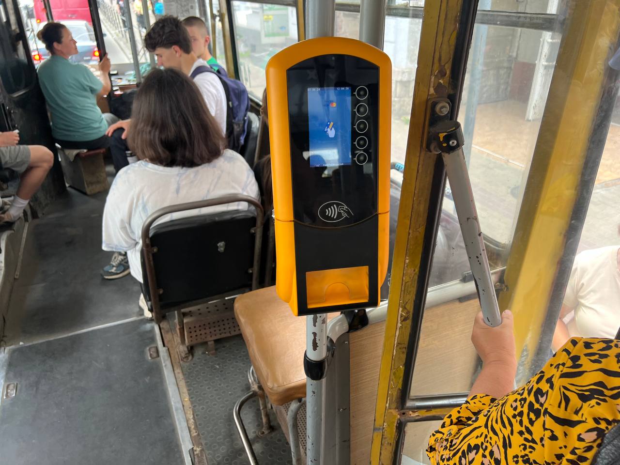 Новини Тернополя - фото з Усі тролейбуси тепер без кондукторів: «20 хвилин» перевірили, як це працює