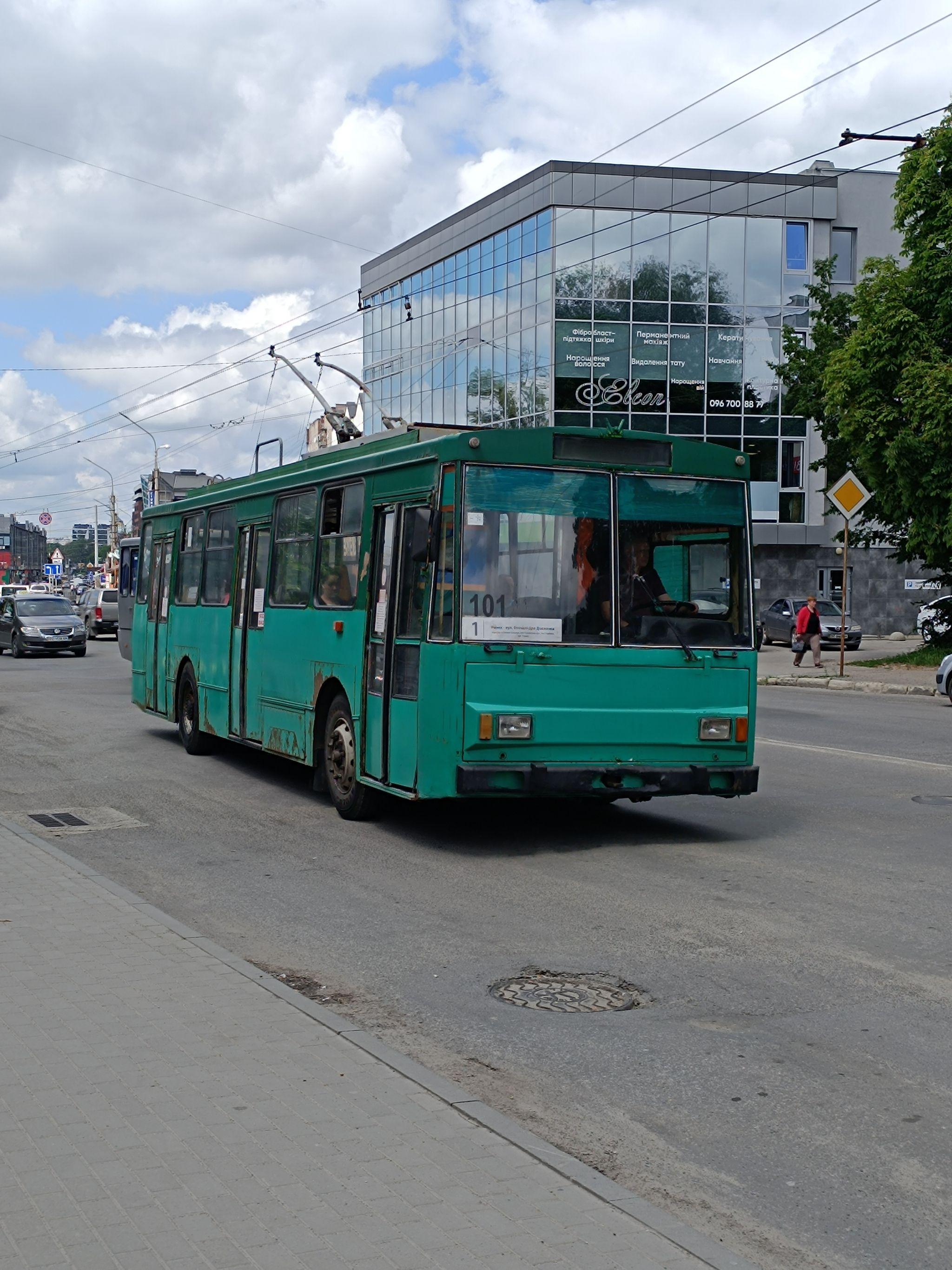 Новини Тернополя - фото з Усі тролейбуси тепер без кондукторів: «20 хвилин» перевірили, як це працює