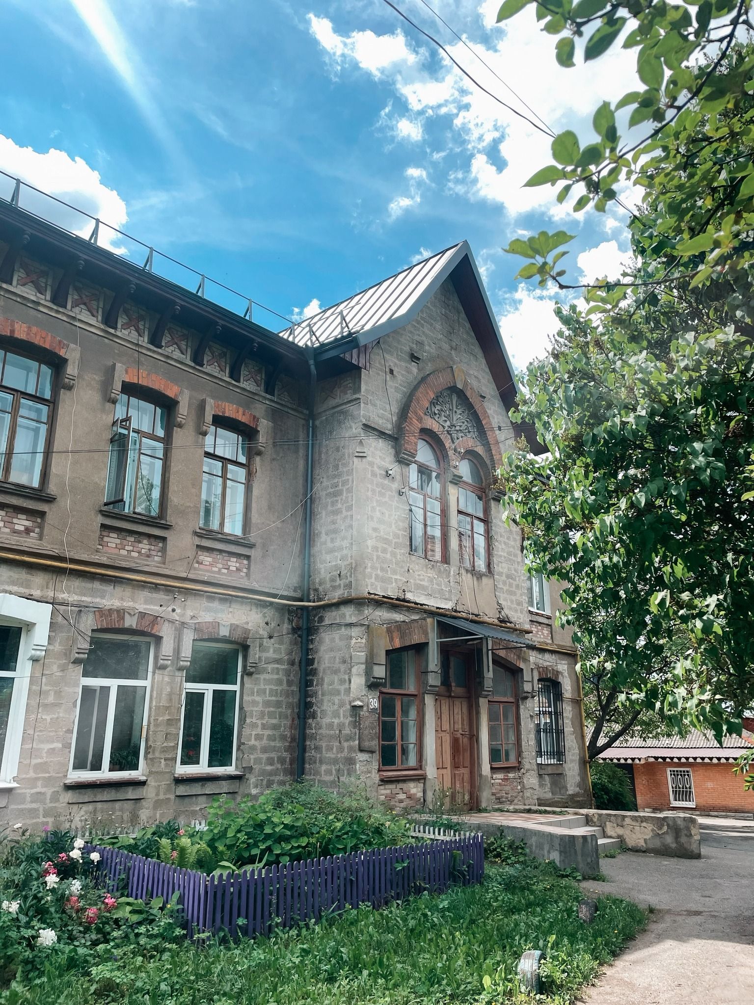 Новини Вінниці - фото з Цю будівлю в центрі Вінниці люблять кінематографи. Історія «Будинку князів Гедройц»