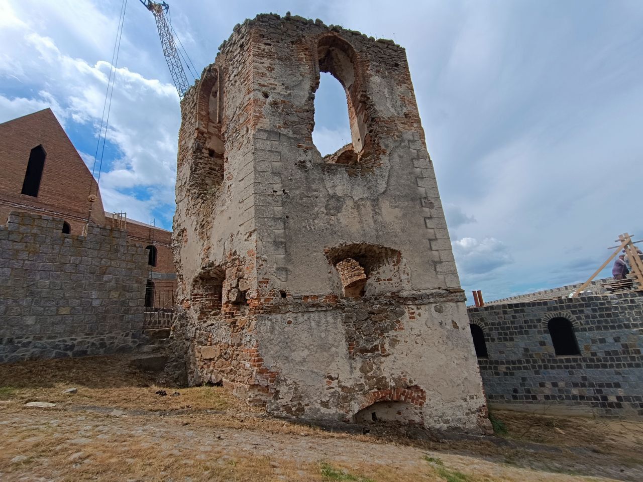 Новини Вінниці - фото з З історичної пам'ятки — в ресторан? Хто і що будує на території Черленківського замку