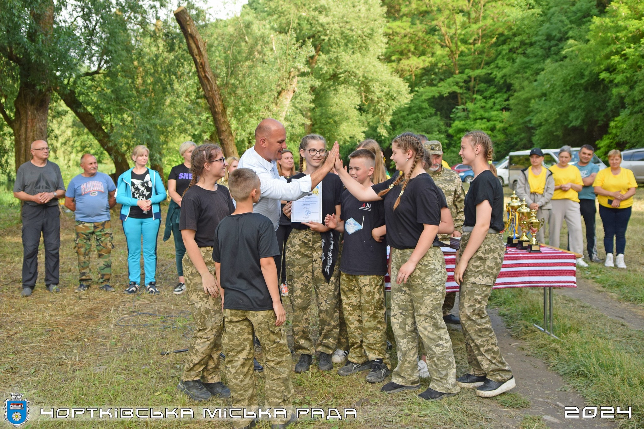 Новини Тернополя - фото з У Чорткові визначили переможців військово-патріотичної гри «Сокіл» («Джура») Возможно, это изображение 14 человек и текст