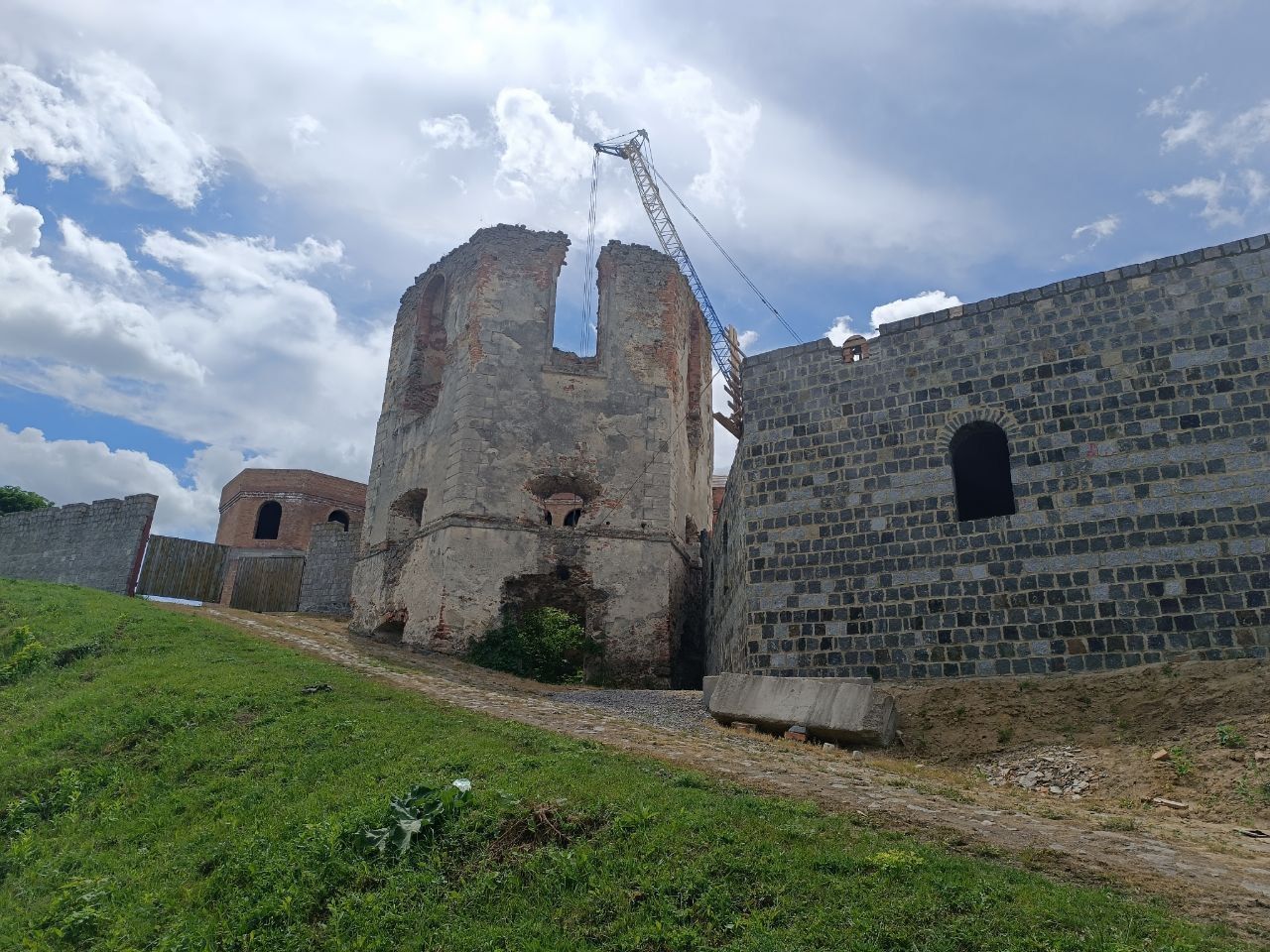 Новини Вінниці - фото з З історичної пам'ятки — в ресторан? Хто і що будує на території Черленківського замку