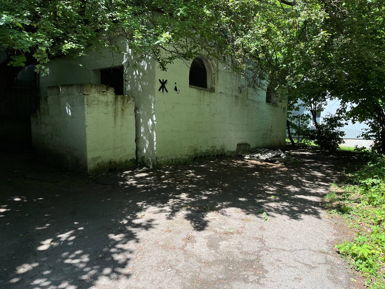 Новини Тернополя - фото з Вбиральні – з фекаліями, а душові – без кранів: ми перевірили, чи підготували пляжі до сезону