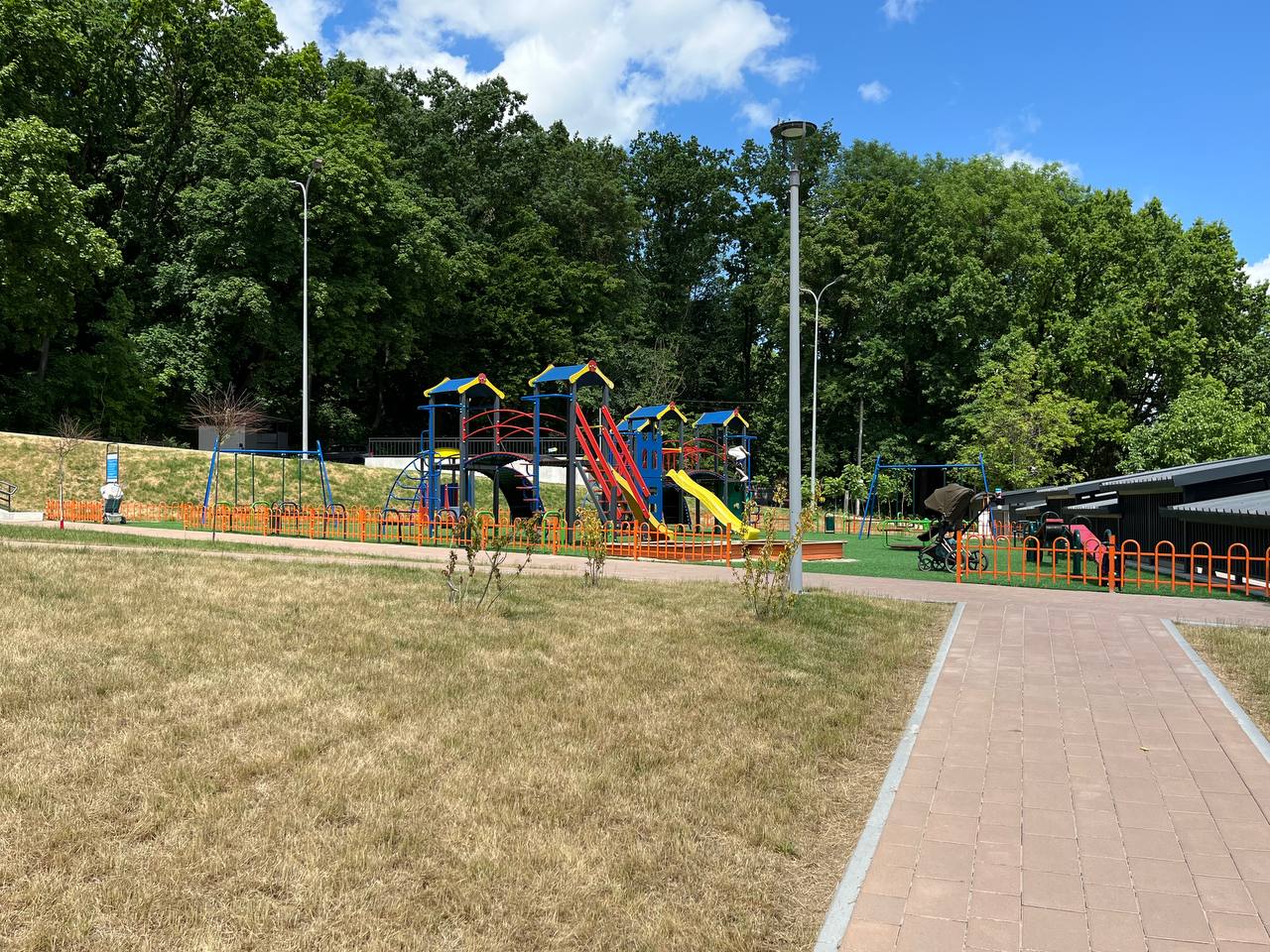 Новини Тернополя - фото з Вбиральні – з фекаліями, а душові – без кранів: ми перевірили, чи підготували пляжі до сезону