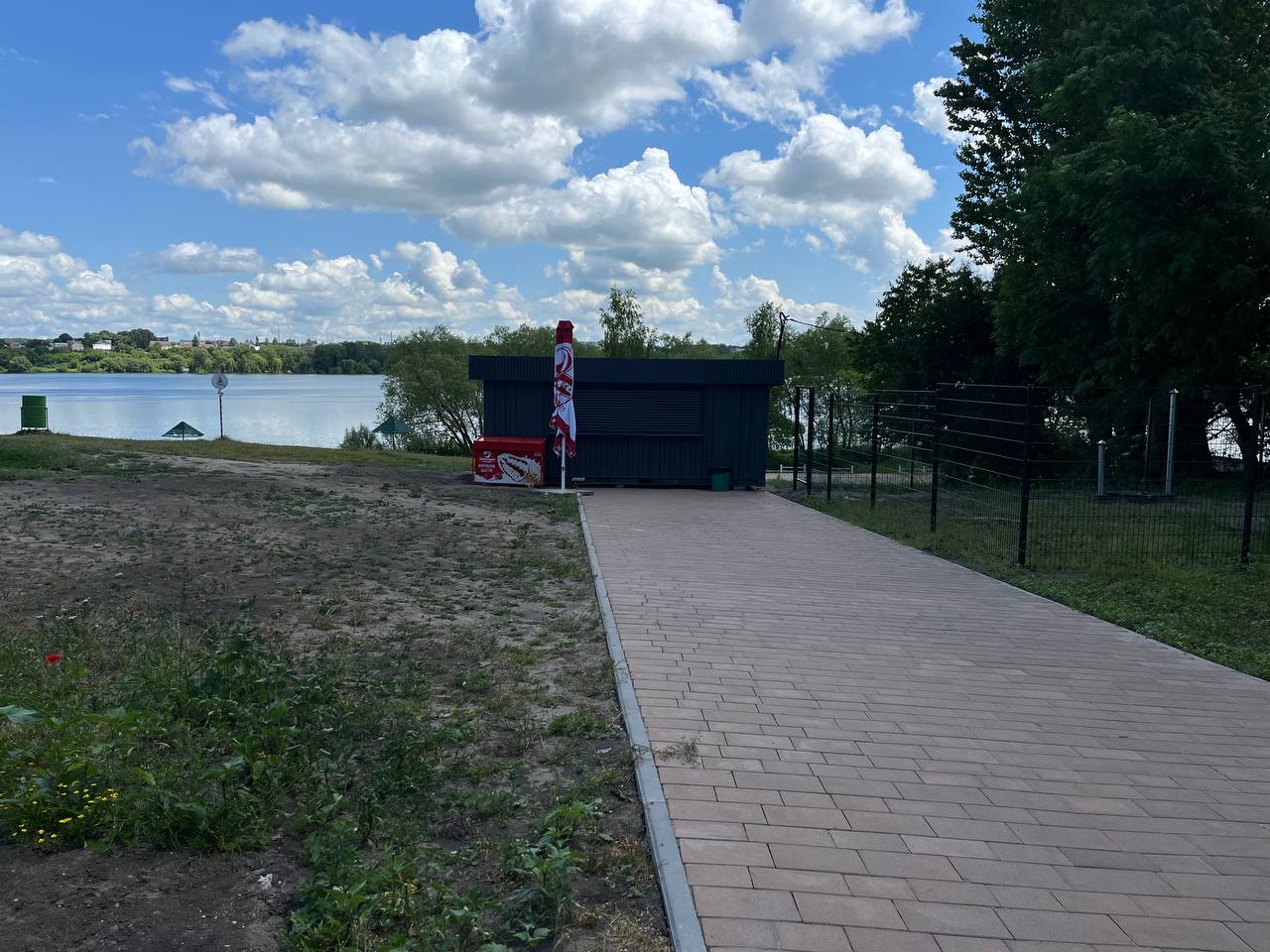 Новини Тернополя - фото з Вбиральні – з фекаліями, а душові – без кранів: ми перевірили, чи підготували пляжі до сезону