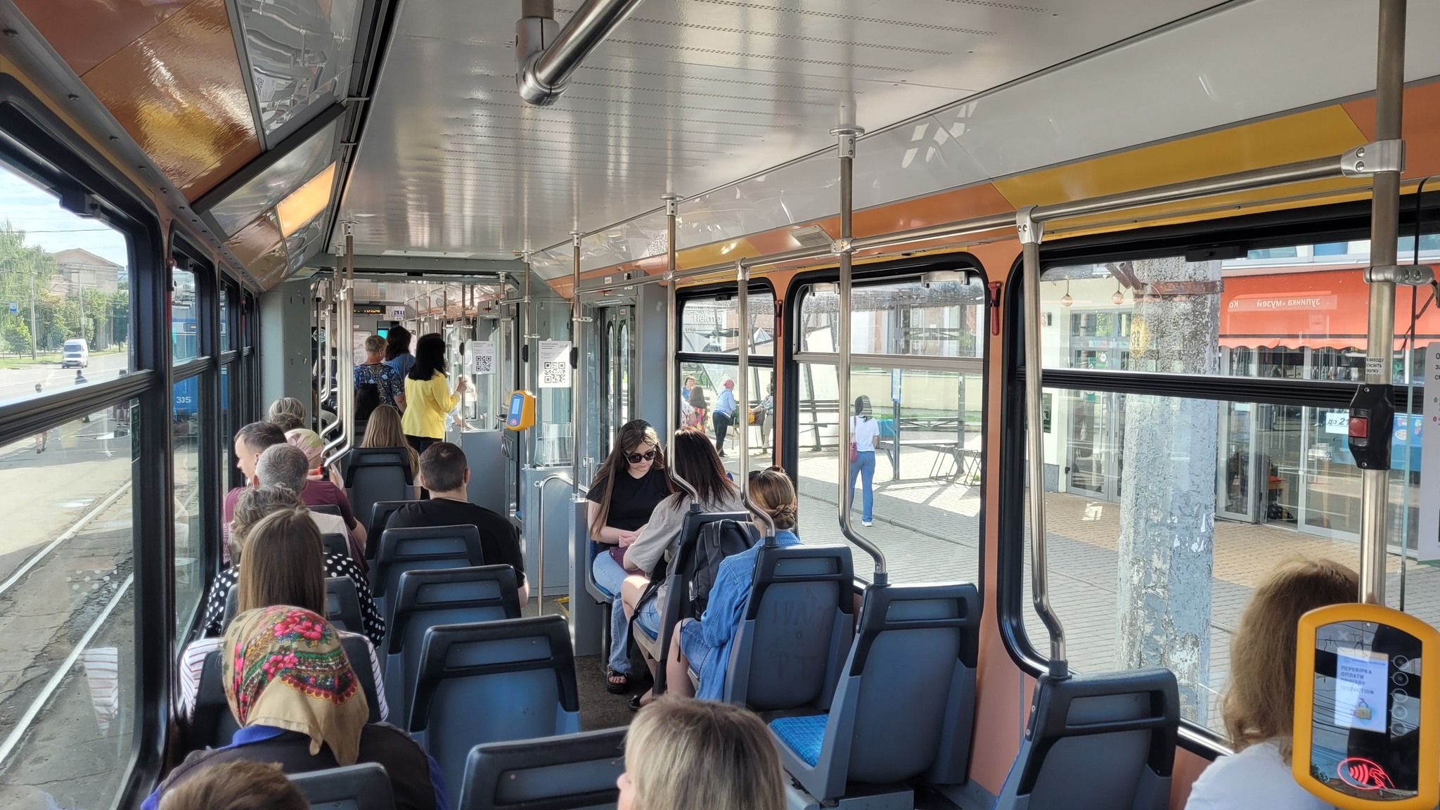 Новини Вінниці - фото з Містом курсує вже 20 вагонів «Трам-2000». Сьогодні на колії стали два нові «швейцарці»