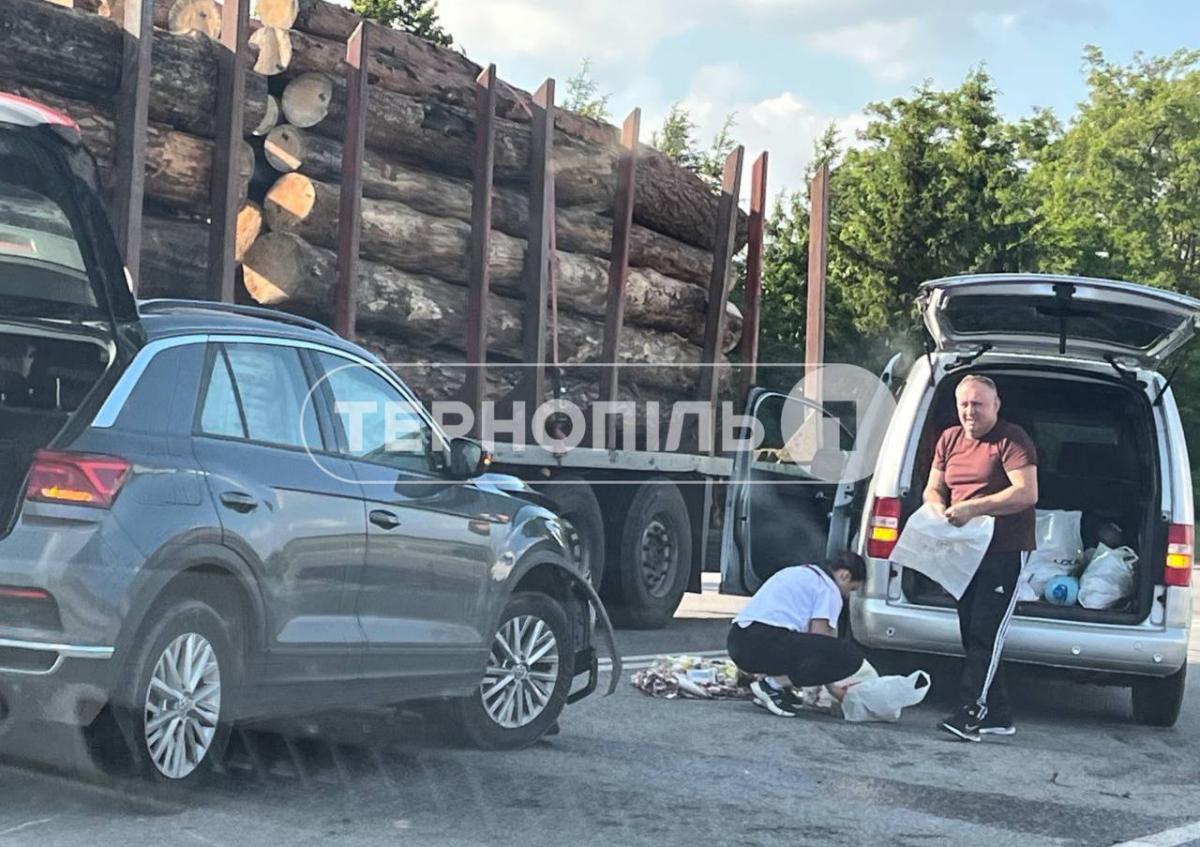 Новини Тернополя - фото з Біля Чернихівців зіткнулись три авто: медики виїжджали до 12-річної дівчинки