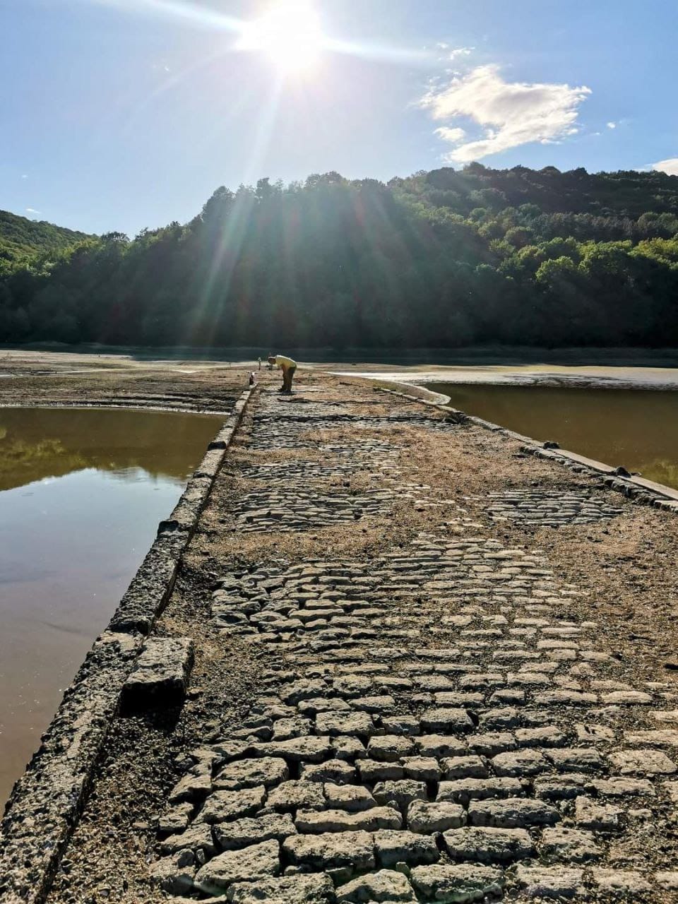 Новини Хмельницького - фото з Через мілководдя на Дністрі показався міст часів німецької окупації (ФОТО)