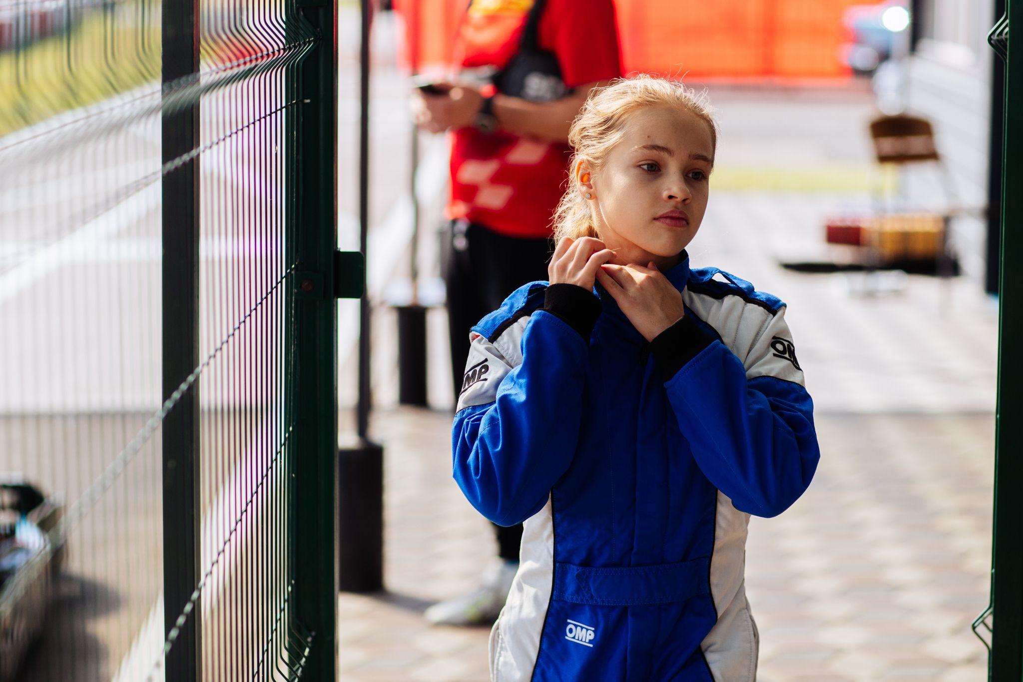 Новини Вінниці - фото з «Буду на рівні з хлопцями»: 12-річна вінничанка підкорює світ картингу