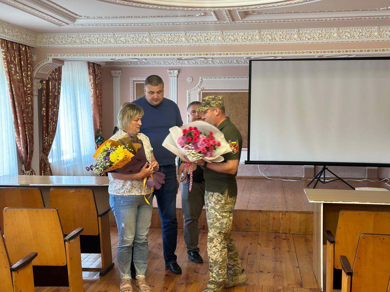 Новини Хмельницького - фото з На Хмельниччині дружині полеглого воїна передали його державну нагороду