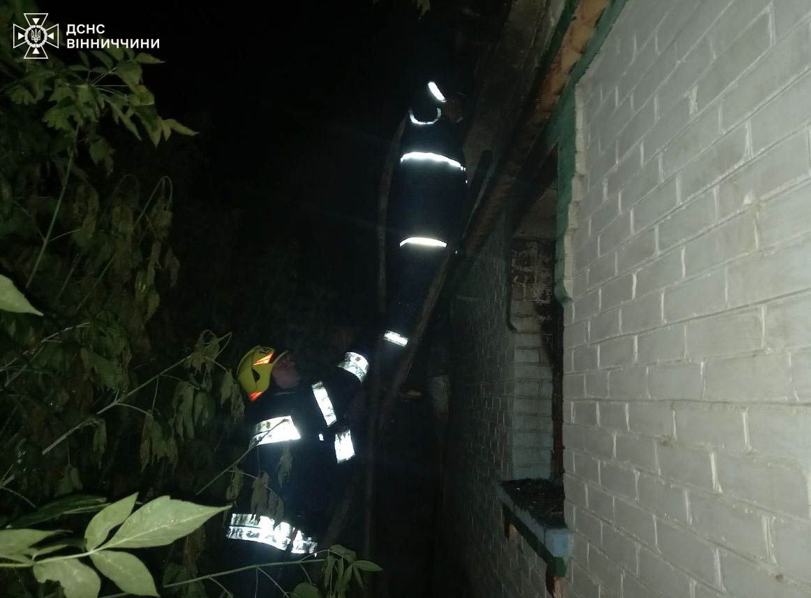 Новини Вінниці - фото з Під час пожежі в будинку на Брацлавщині чоловік отримав опіки