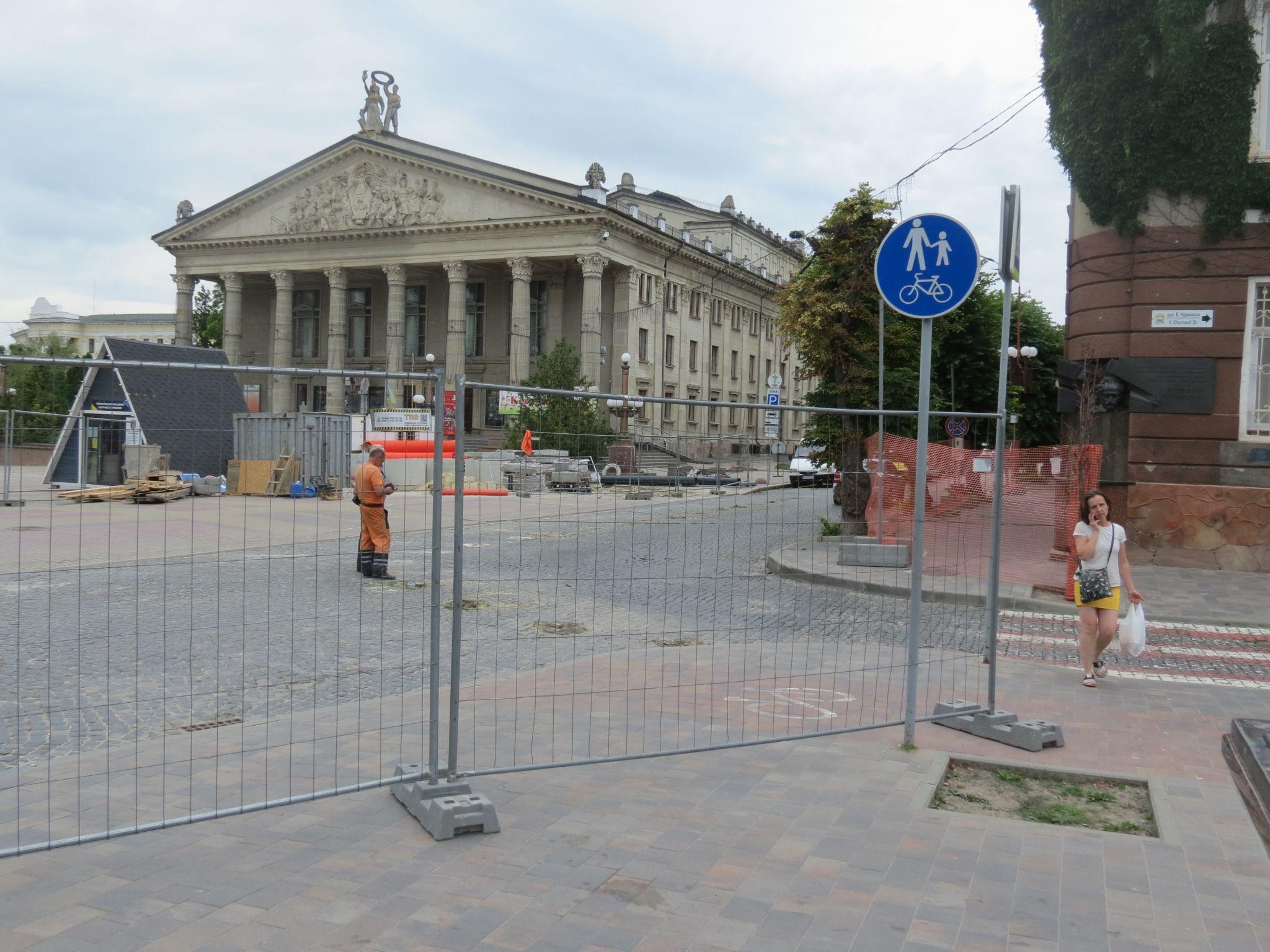 Новини Тернополя - фото з Проїхати ще можна: коли перекриють дорогу біля Драмтеатру у Тернополі